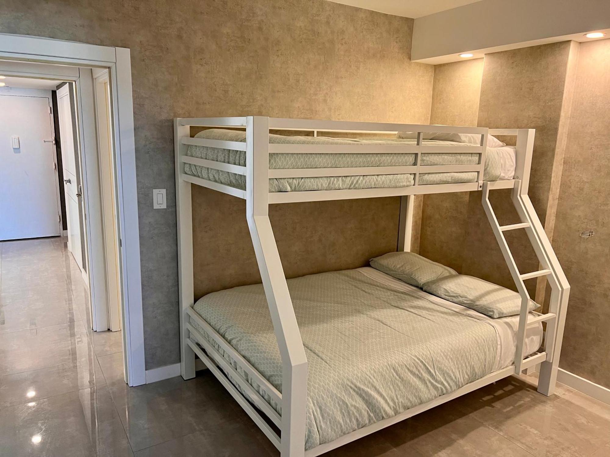 Ocean Reserve Condo By Flatsaway Miami Beach Room photo